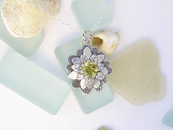 Daisy Pendant