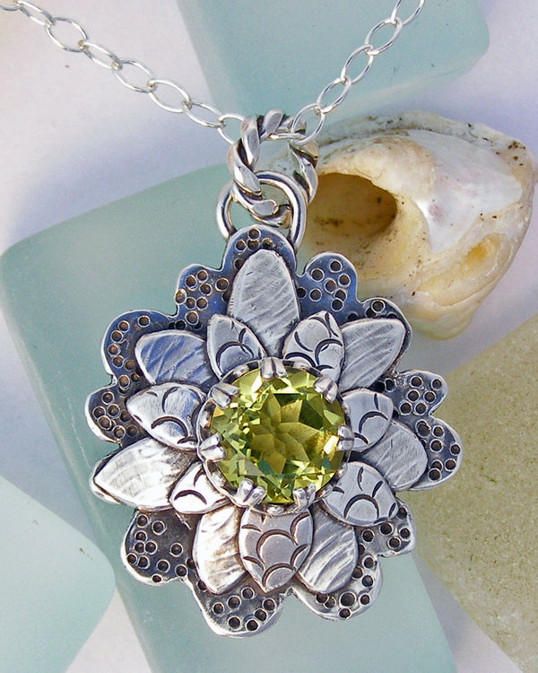 Daisy Pendant